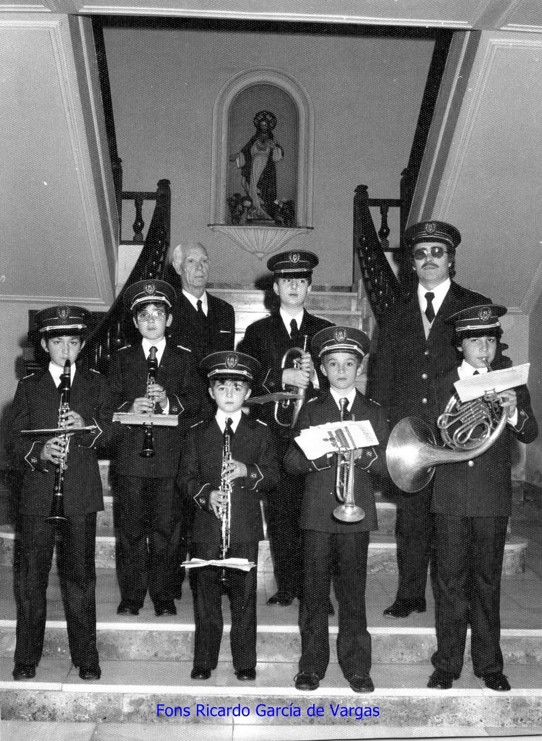 La banda uniformada en acte oficial